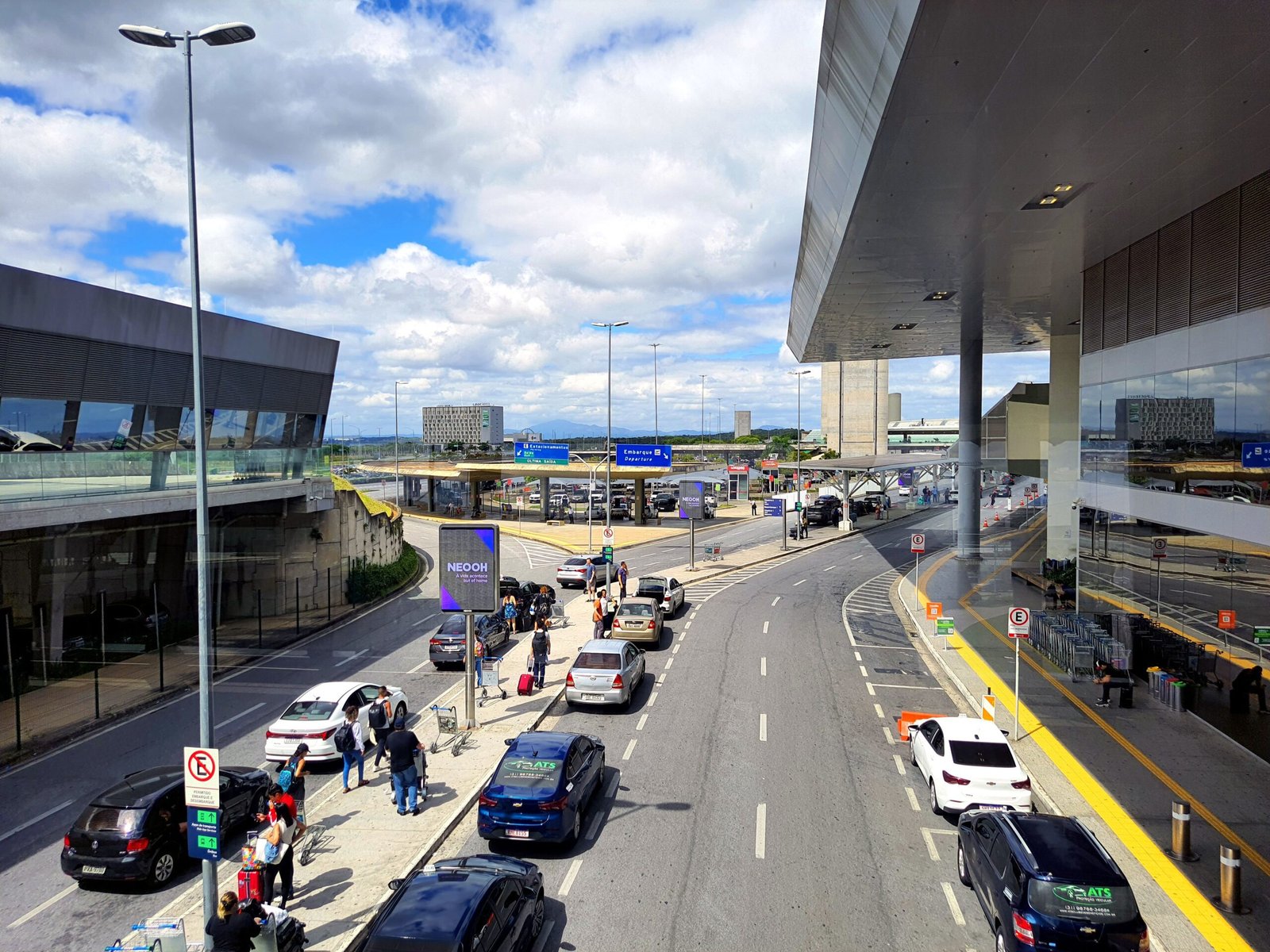 Meet and Greet airport parking, driver collects your car at departure